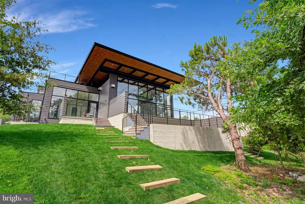 9433 FERRY LANDING COURT