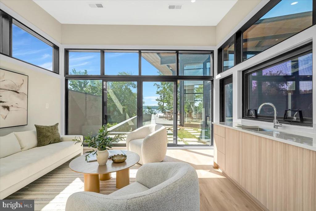 9433 FERRY LANDING COURT