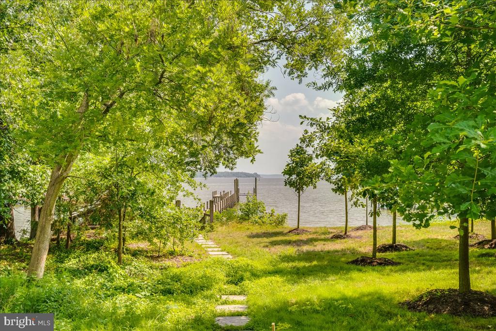 9433 FERRY LANDING COURT