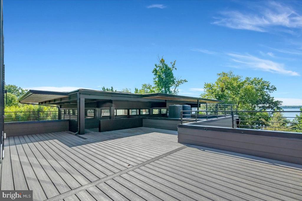 9433 FERRY LANDING COURT