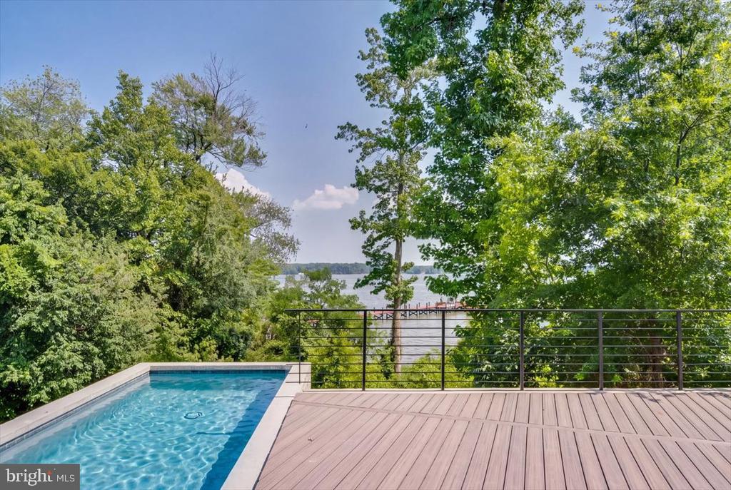 9433 FERRY LANDING COURT