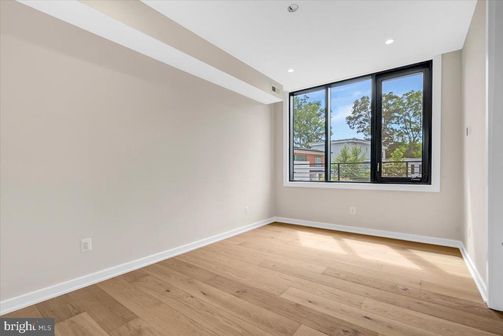 9433 FERRY LANDING COURT