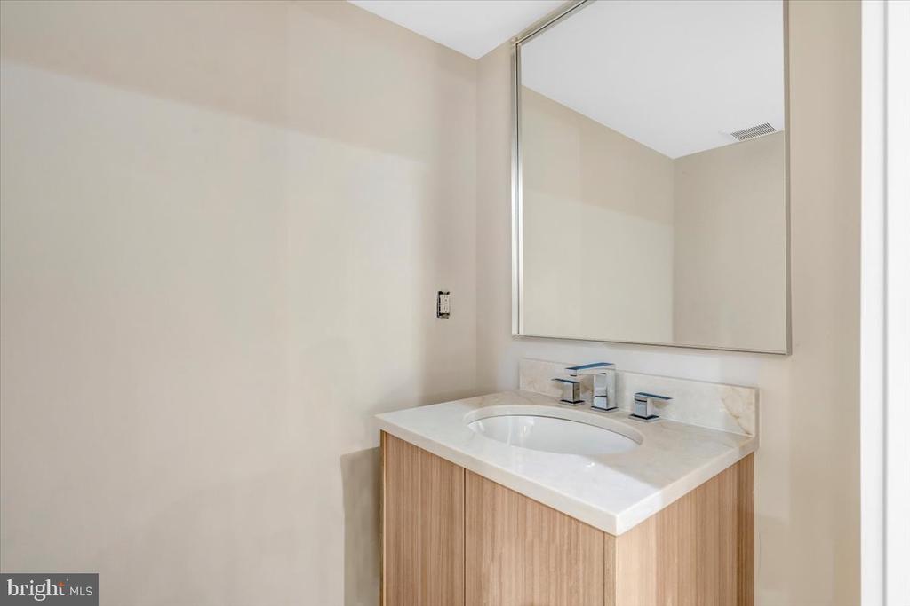 9433 FERRY LANDING COURT