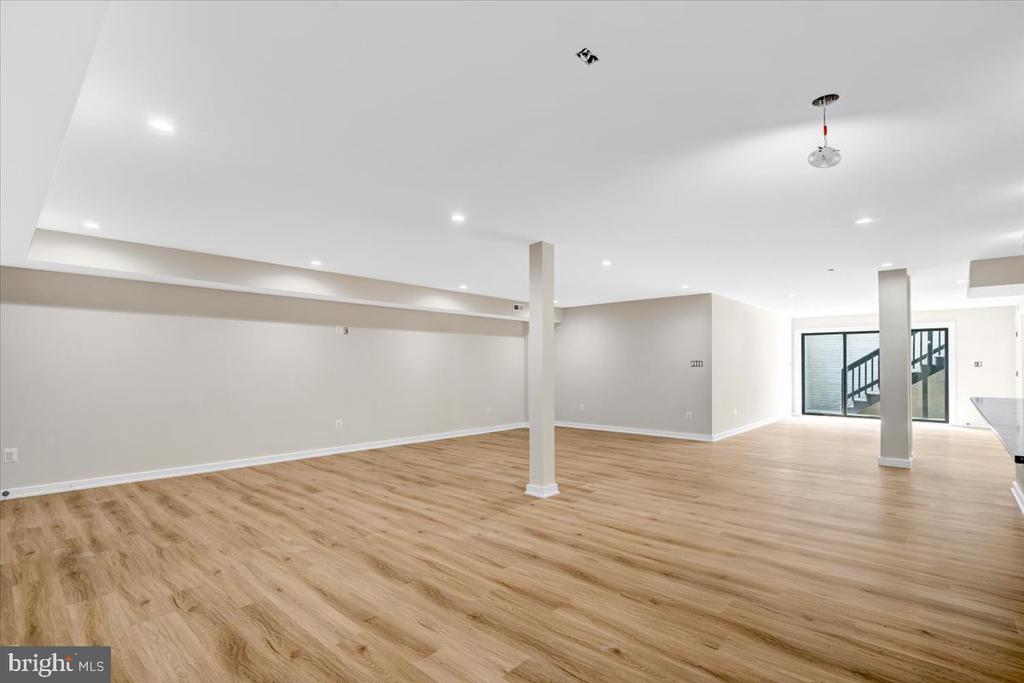 9433 FERRY LANDING COURT