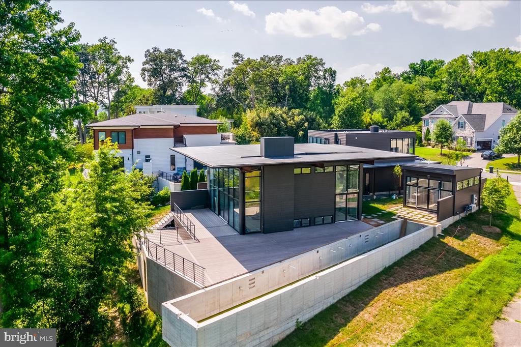 9433 FERRY LANDING COURT