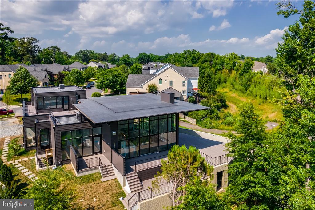 9433 FERRY LANDING COURT