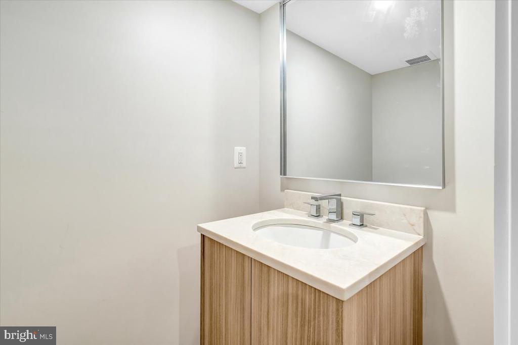 9433 FERRY LANDING COURT