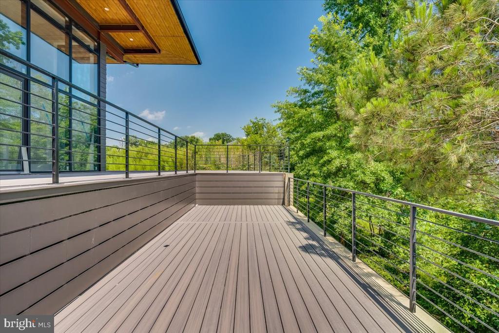 9433 FERRY LANDING COURT