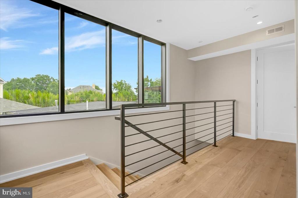 9433 FERRY LANDING COURT