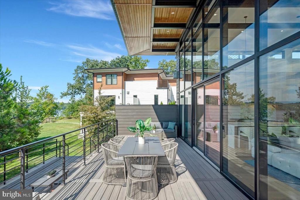 9433 FERRY LANDING COURT