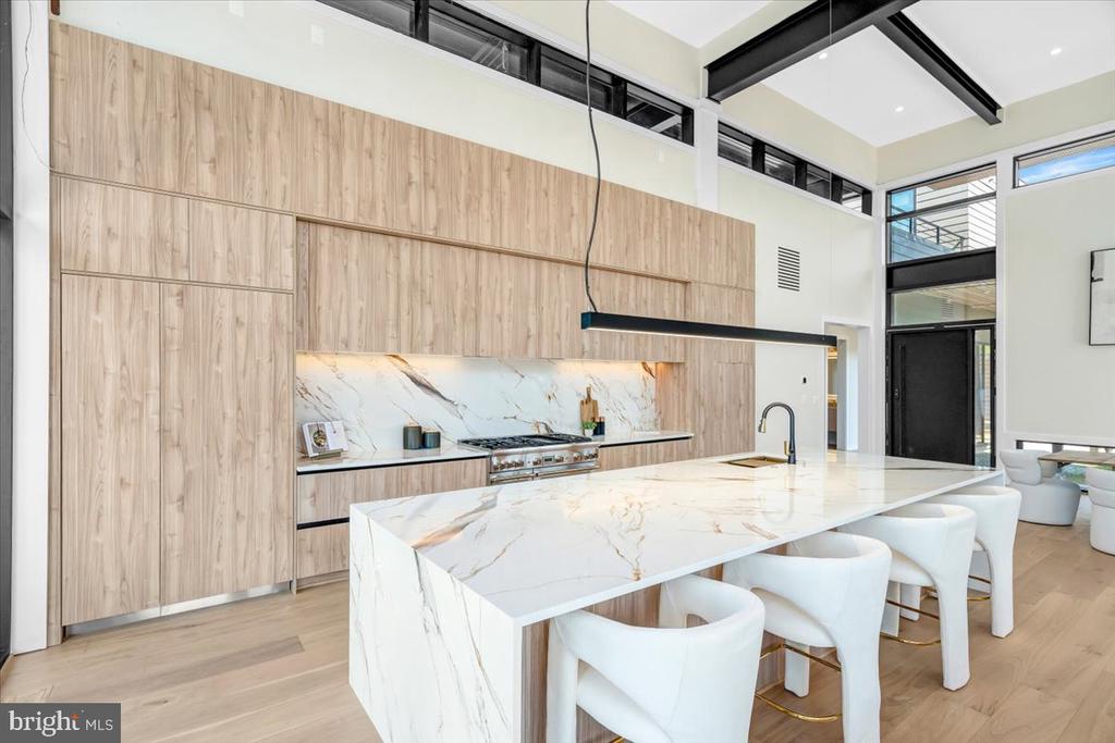 9433 FERRY LANDING COURT