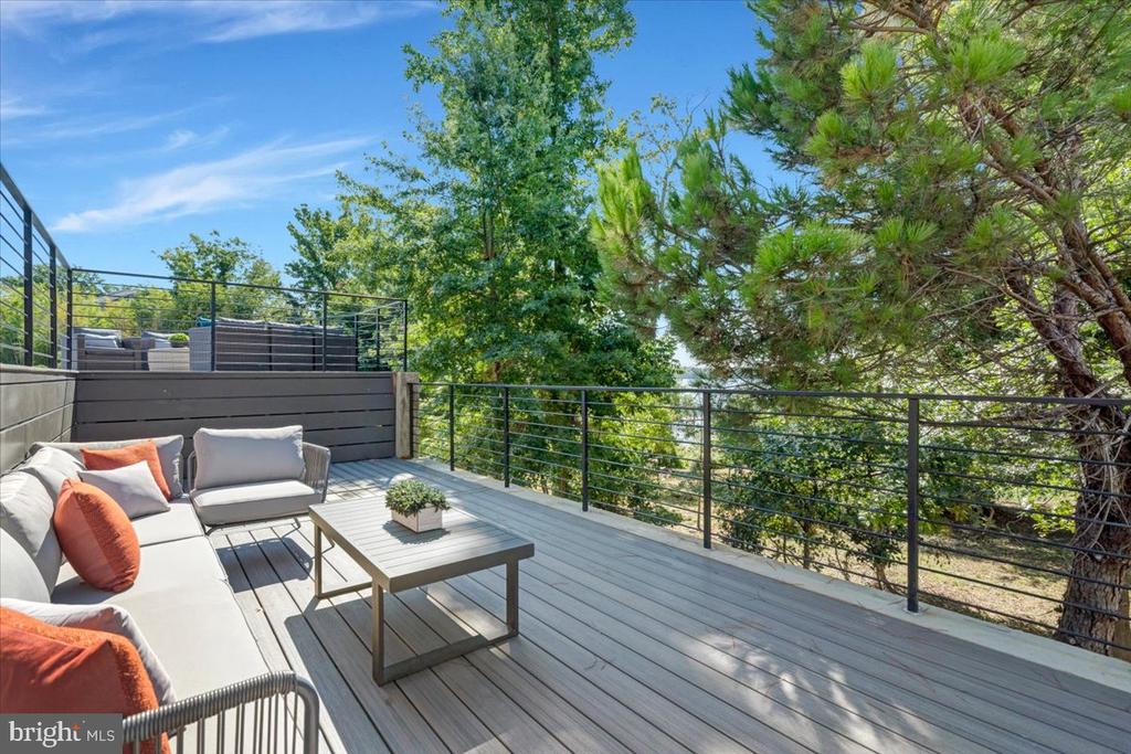 9433 FERRY LANDING COURT