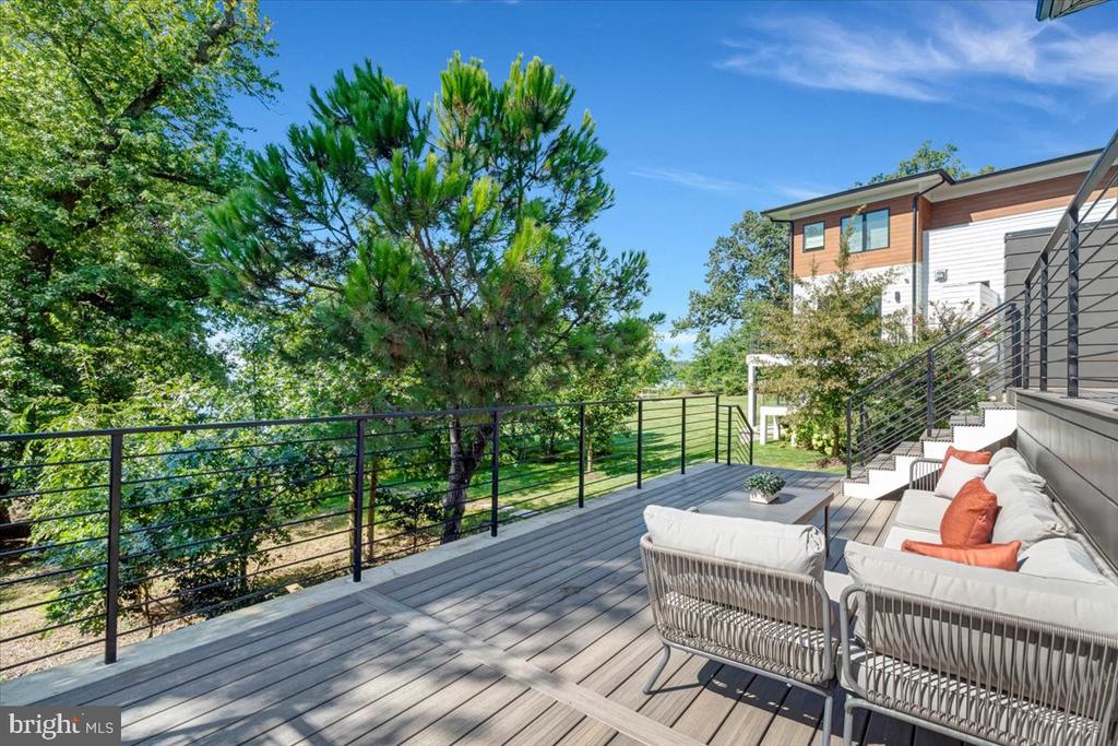 9433 FERRY LANDING COURT