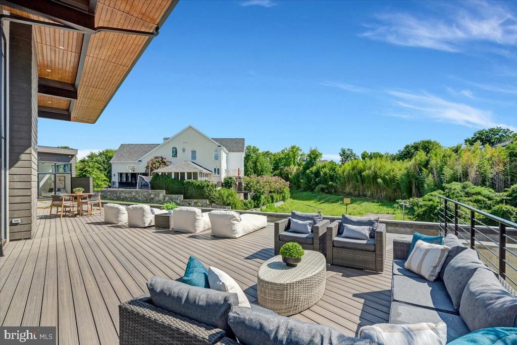 9433 FERRY LANDING COURT