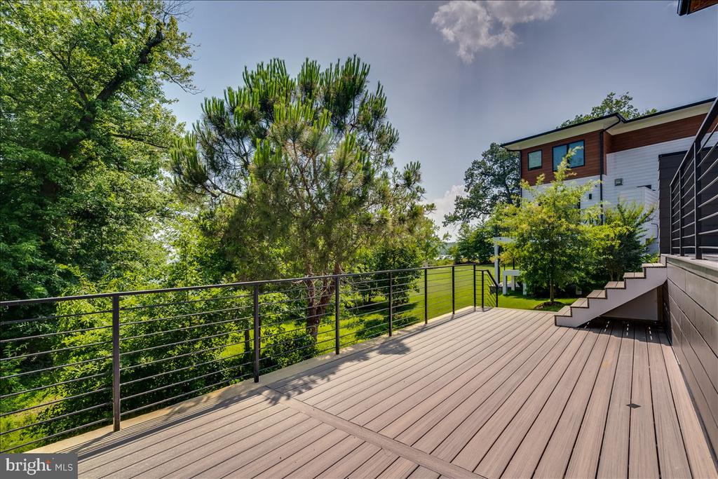 9433 FERRY LANDING COURT