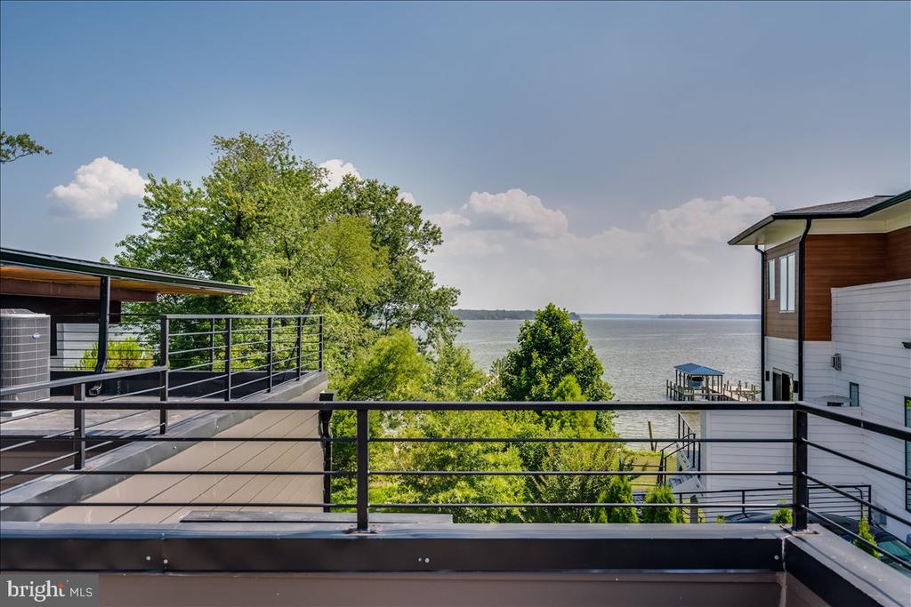 9433 FERRY LANDING COURT