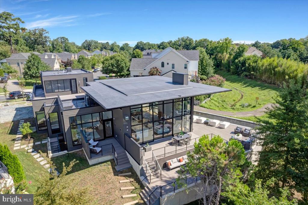 9433 FERRY LANDING COURT