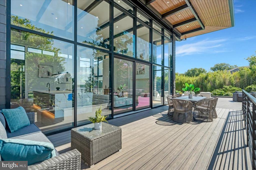 9433 FERRY LANDING COURT