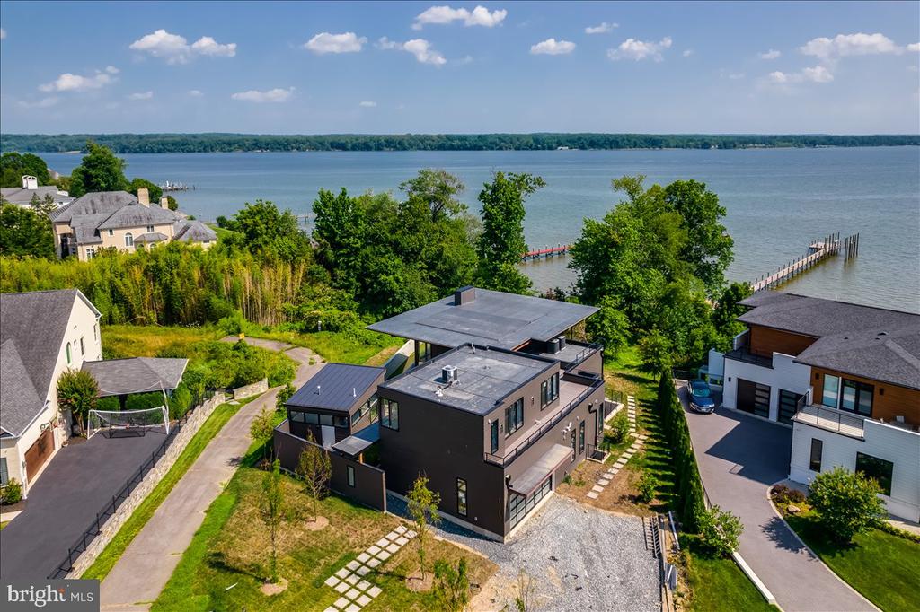 9433 FERRY LANDING COURT