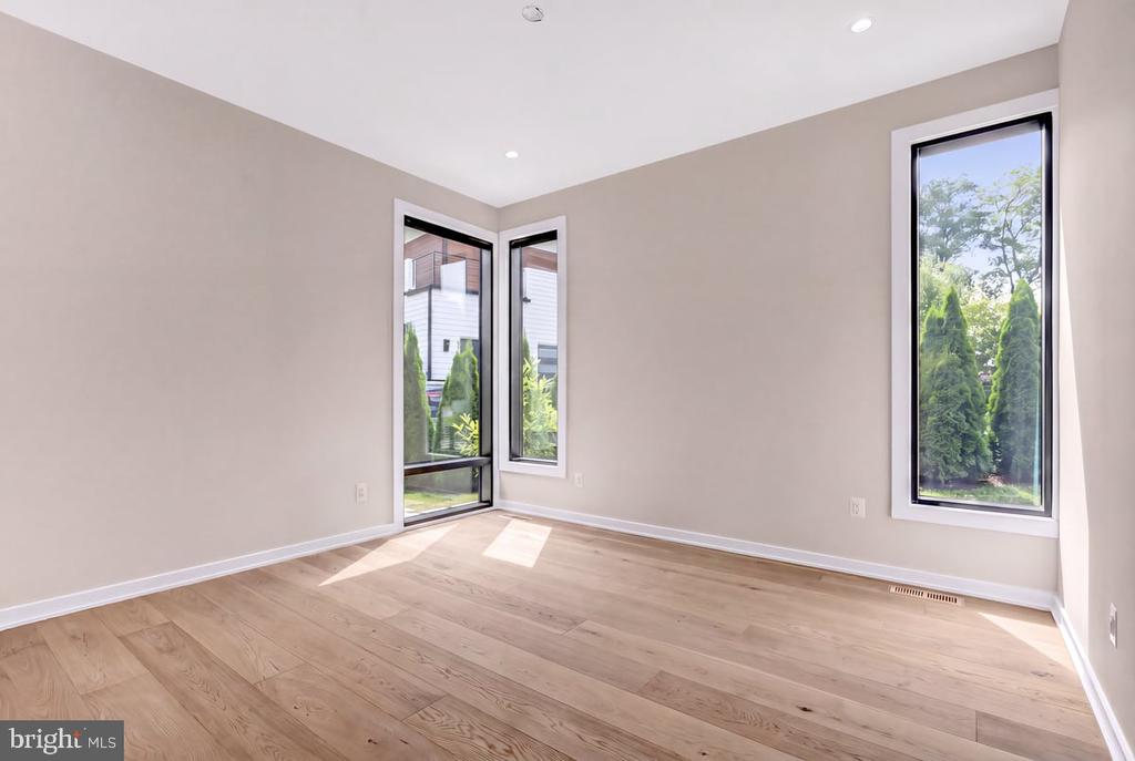 9433 FERRY LANDING COURT