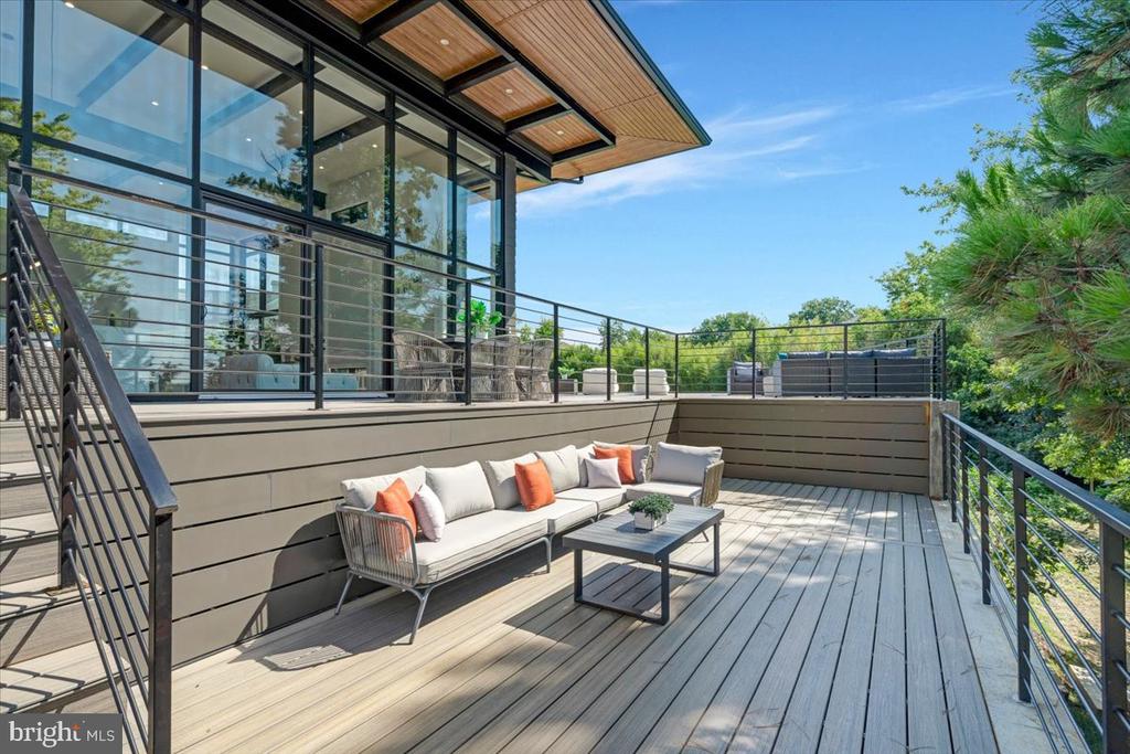 9433 FERRY LANDING COURT