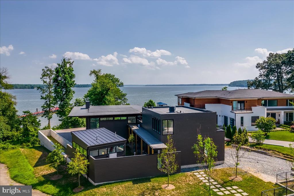 9433 FERRY LANDING COURT