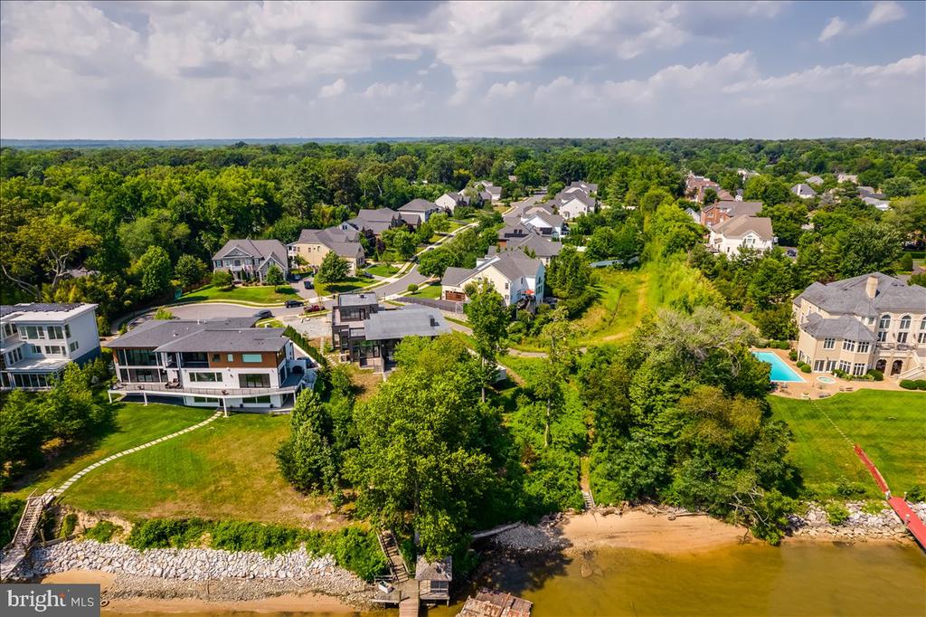 9433 FERRY LANDING COURT