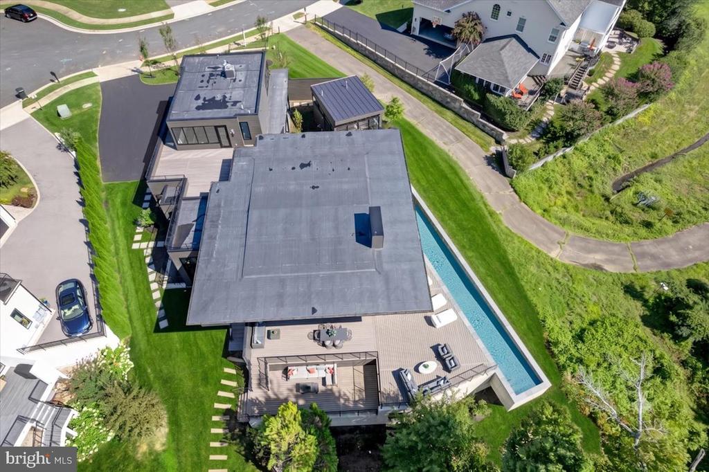 9433 FERRY LANDING COURT