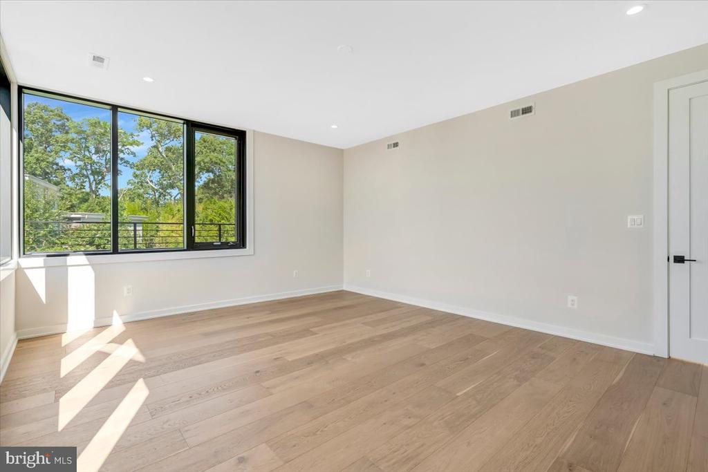 9433 FERRY LANDING COURT