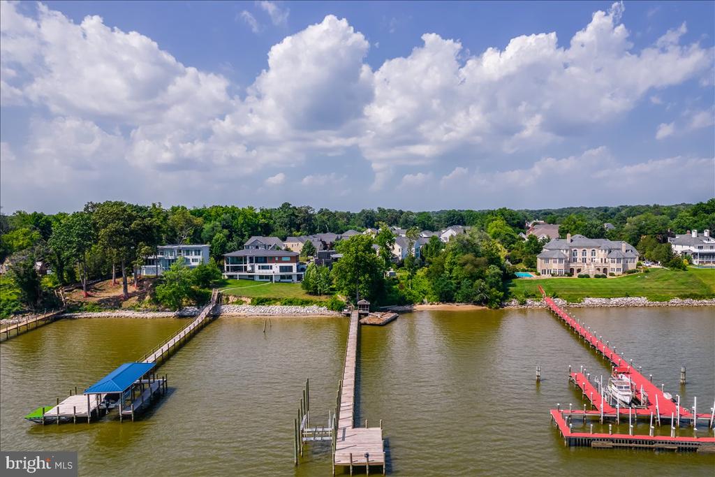 9433 FERRY LANDING COURT