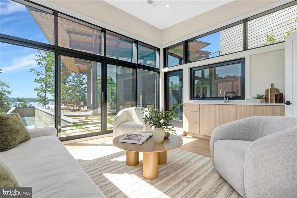 9433 FERRY LANDING COURT