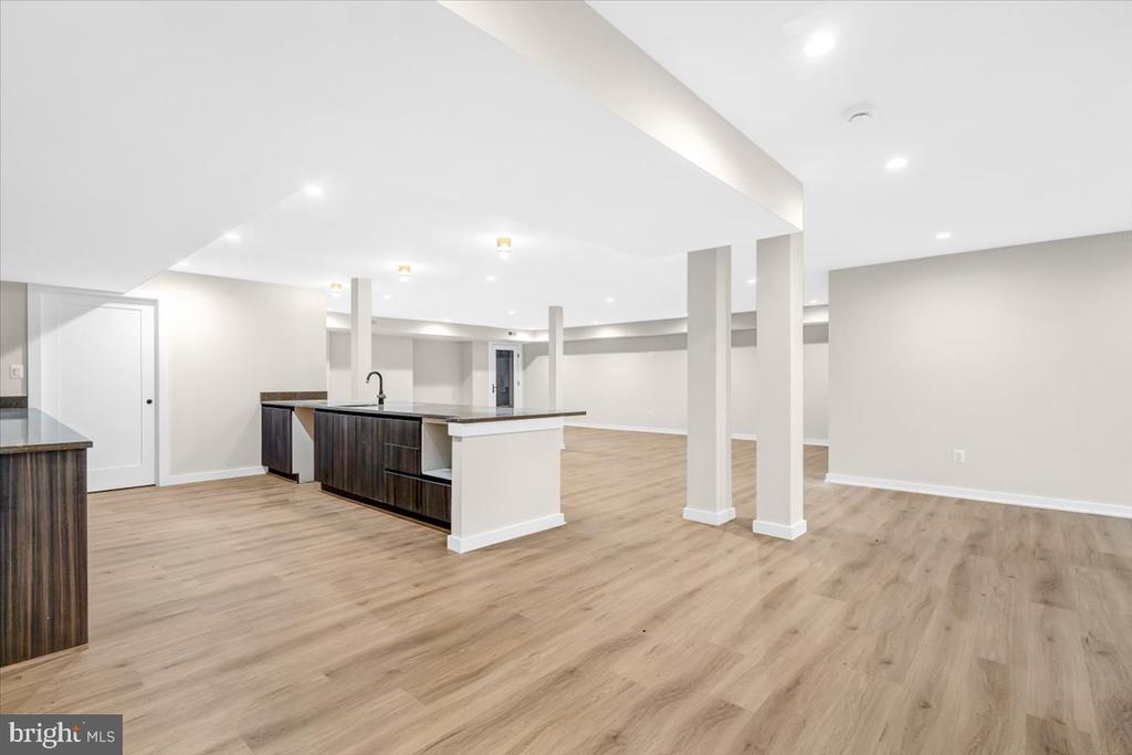 9433 FERRY LANDING COURT