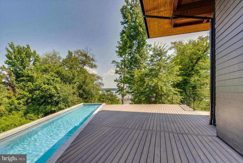 9433 FERRY LANDING COURT