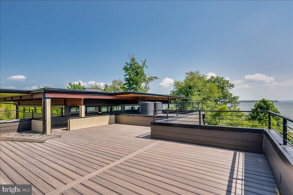 9433 FERRY LANDING COURT