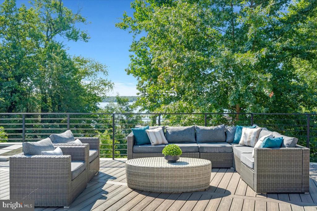 9433 FERRY LANDING COURT