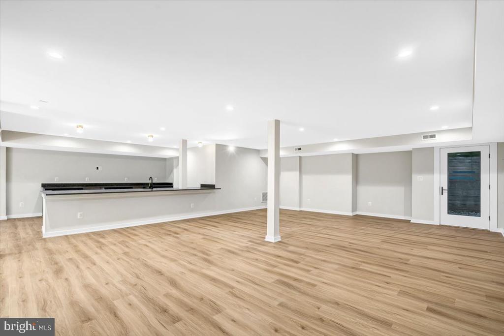 9433 FERRY LANDING COURT