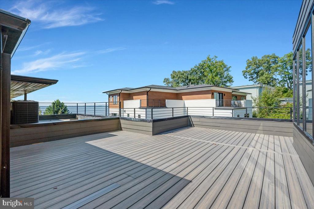 9433 FERRY LANDING COURT