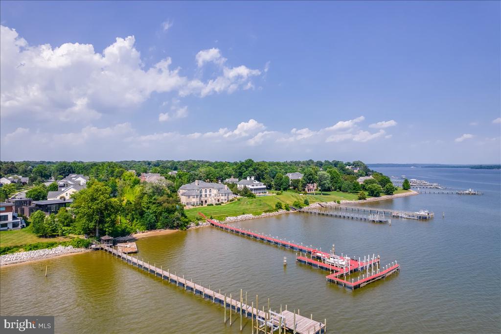 9433 FERRY LANDING COURT