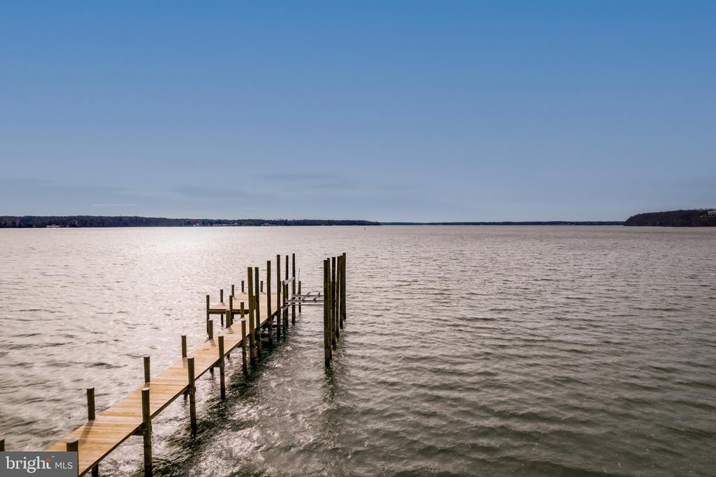 9433 FERRY LANDING COURT