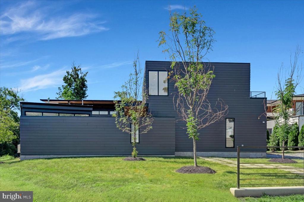 9433 FERRY LANDING COURT