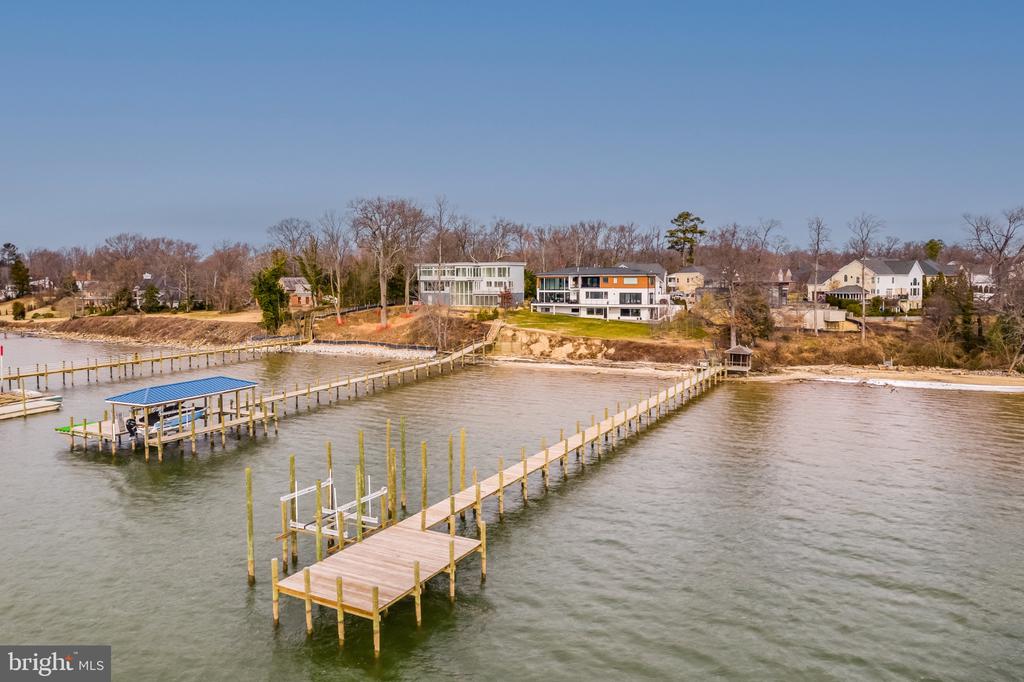 9433 FERRY LANDING COURT