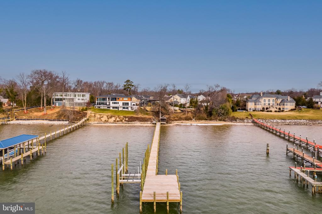 9433 FERRY LANDING COURT