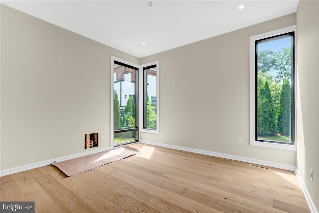 9433 FERRY LANDING COURT