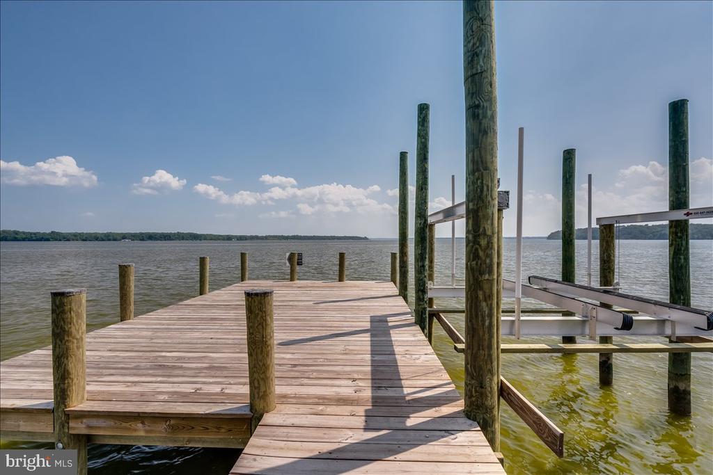 9433 FERRY LANDING COURT