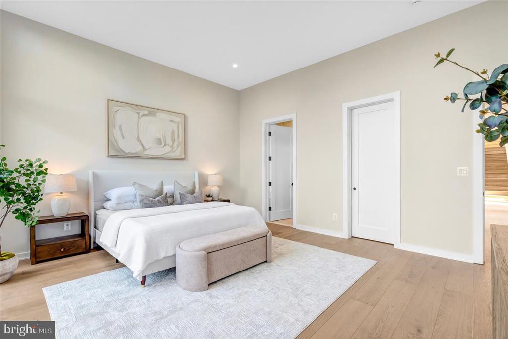 9433 FERRY LANDING COURT