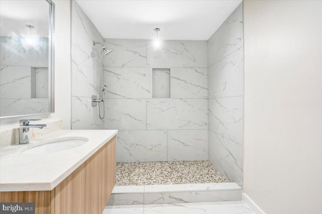 9433 FERRY LANDING COURT