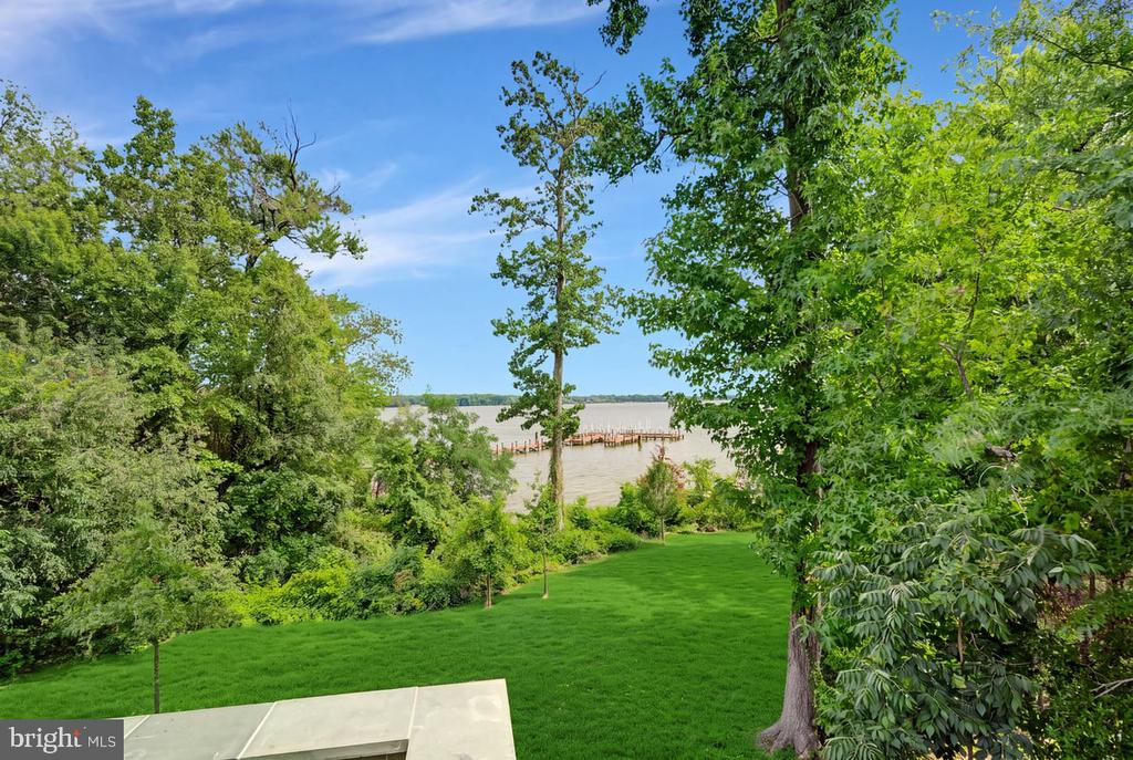 9433 FERRY LANDING COURT