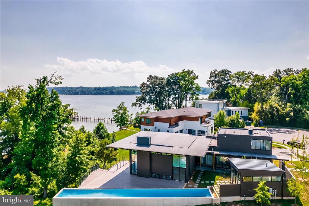 9433 FERRY LANDING COURT