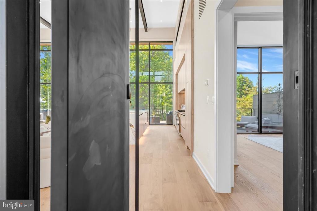 9433 FERRY LANDING COURT