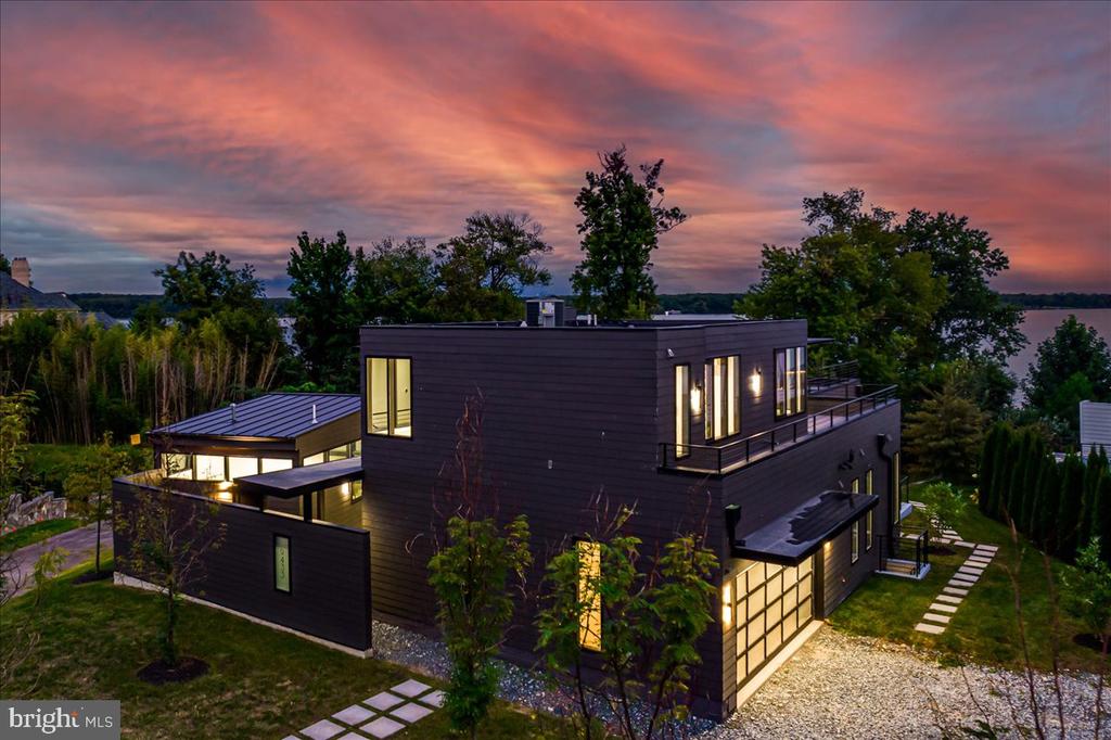 9433 FERRY LANDING COURT